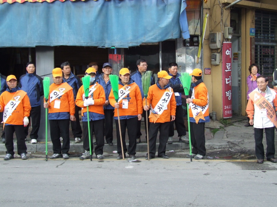47f275ad06e45&filename=080330.속초중앙시장유세3.JPG